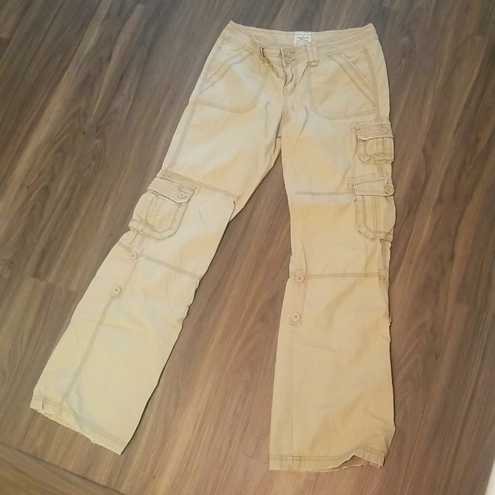 Aeropostale. Size 3/4. Tan